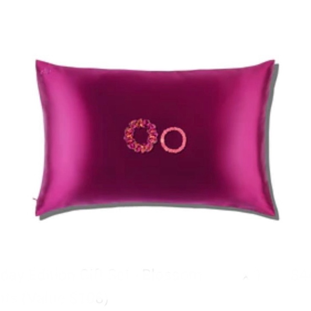 NWT SlipSilk luxe silk pillowcase & 2 scrunchie boxed gift set- Q